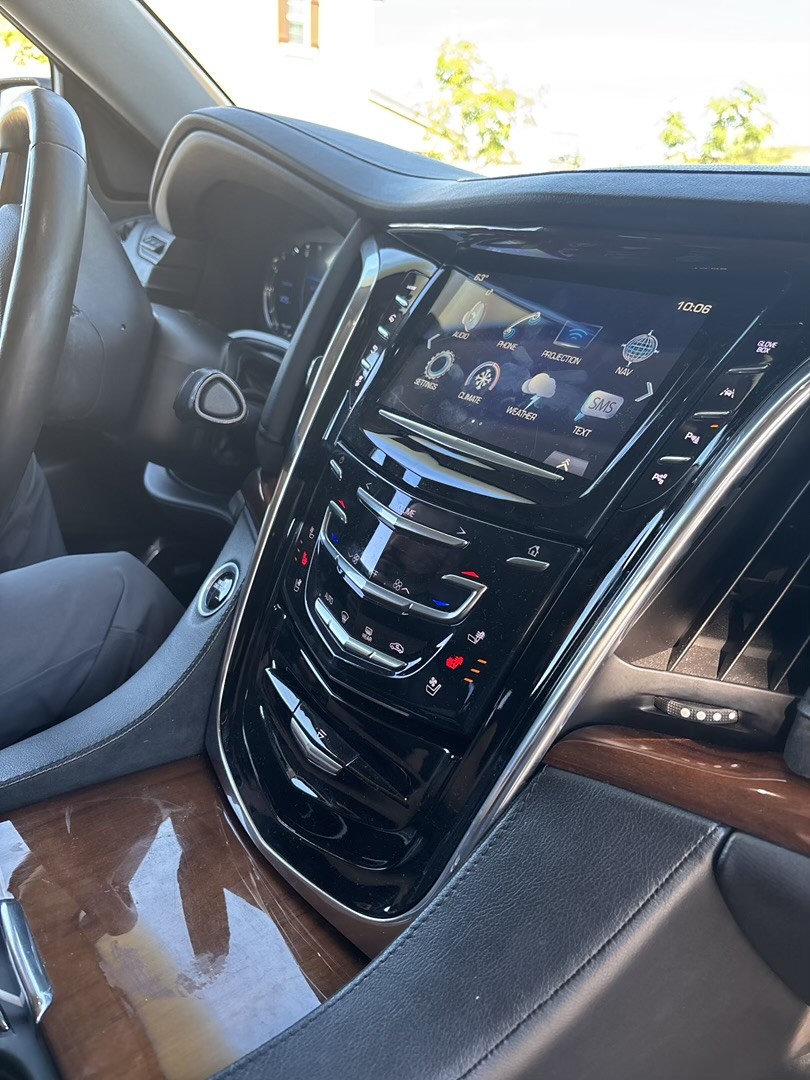 Used 2017 Cadillac Escalade ESV Luxury AWD/4WD image 5