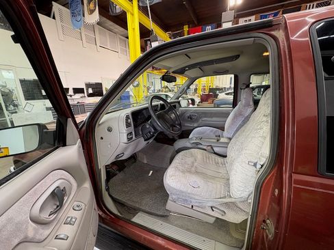 Used 1998 Chevrolet Silverado 2500 4x4 Extended Cab w/ Preferred Equipment Group 2 image 13
