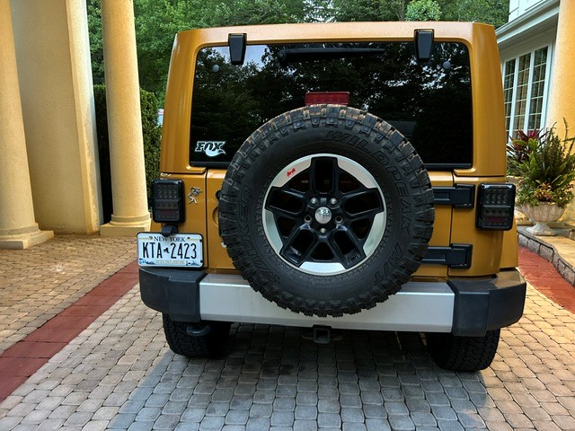 Used 2014 Jeep Wrangler Unlimited Sahara w/ Connectivity Group AWD/4WD image 5
