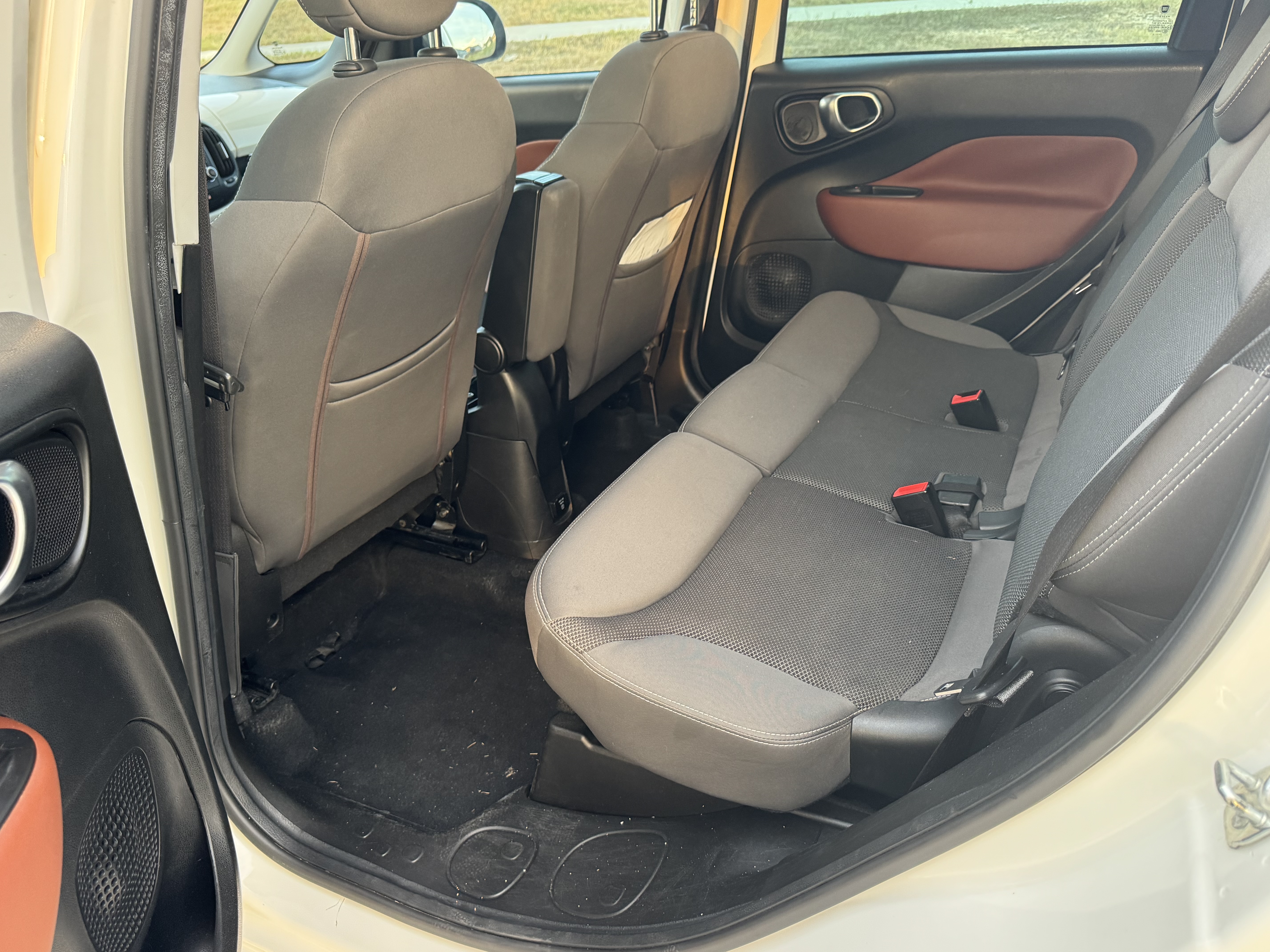 Used 2014 FIAT 500L Trekking w/ Popular Equipment Group FWD image 14