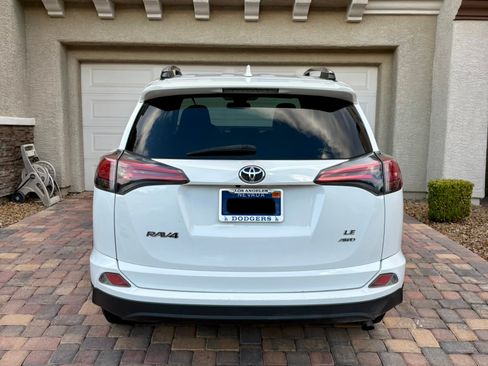 Used 2017 Toyota RAV4 LE AWD/4WD image 8