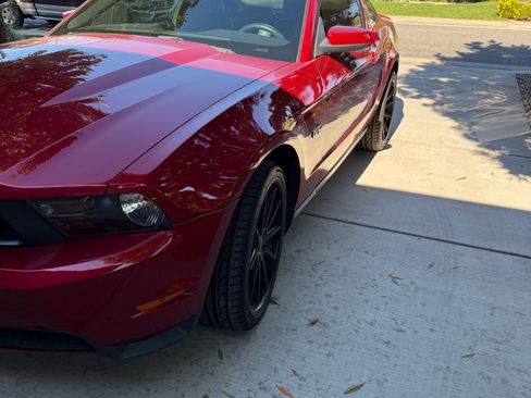 Used 2010 Ford Mustang GT Premium image 5