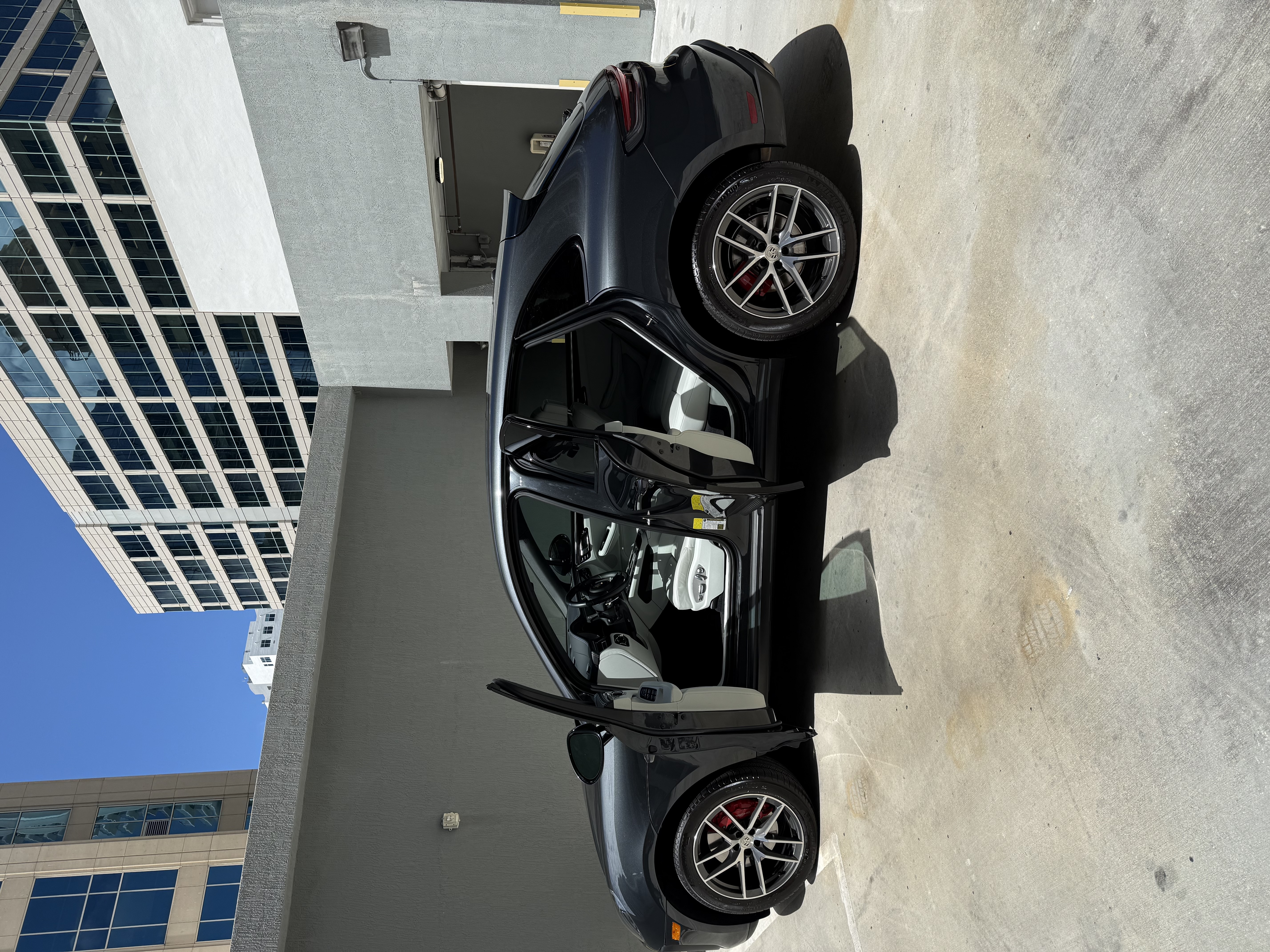 Used 2023 Porsche Macan S AWD/4WD image 6