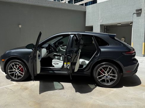 Used 2023 Porsche Macan S AWD/4WD image 6