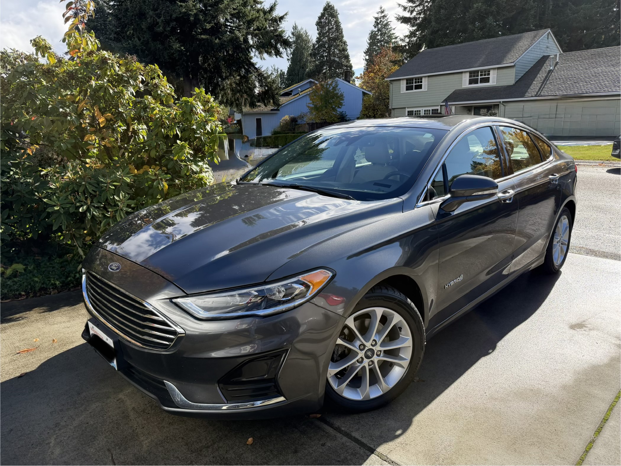 Used 2019 Ford Fusion SEL FWD image 2