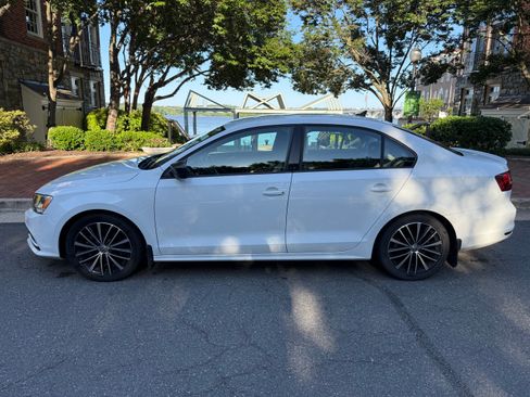 Used 2015 Volkswagen Jetta Sport FWD image 10