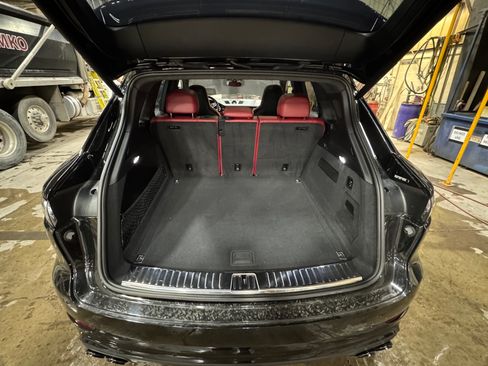 Used 2023 Porsche Cayenne Turbo image 10