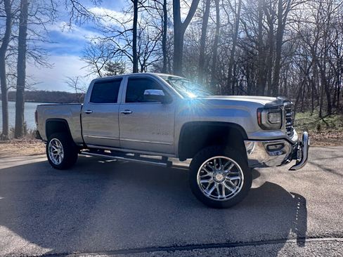 Used 2018 GMC Sierra 1500 SLT w/ SLT Premium Package image 15