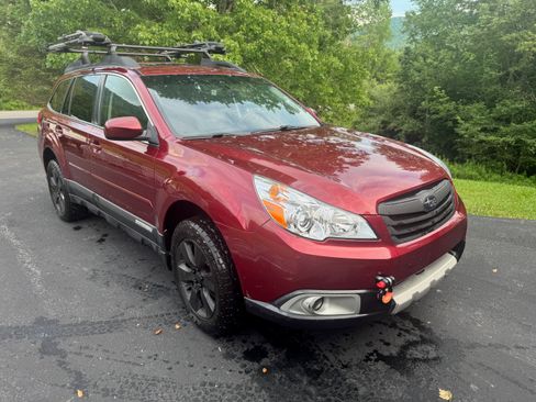 Used 2012 Subaru Outback 3.6R Limited w/ Moonroof Pkg AWD/4WD image 2