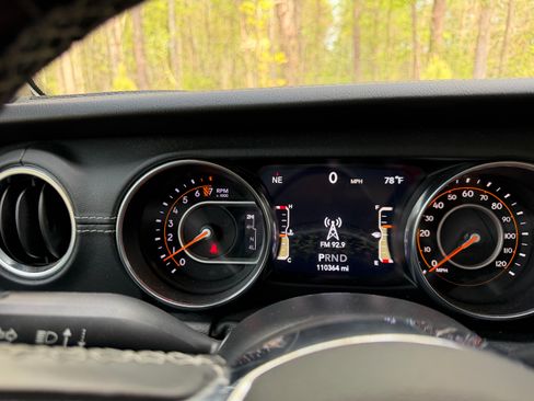 Used 2020 Jeep Wrangler Unlimited Sahara image 11