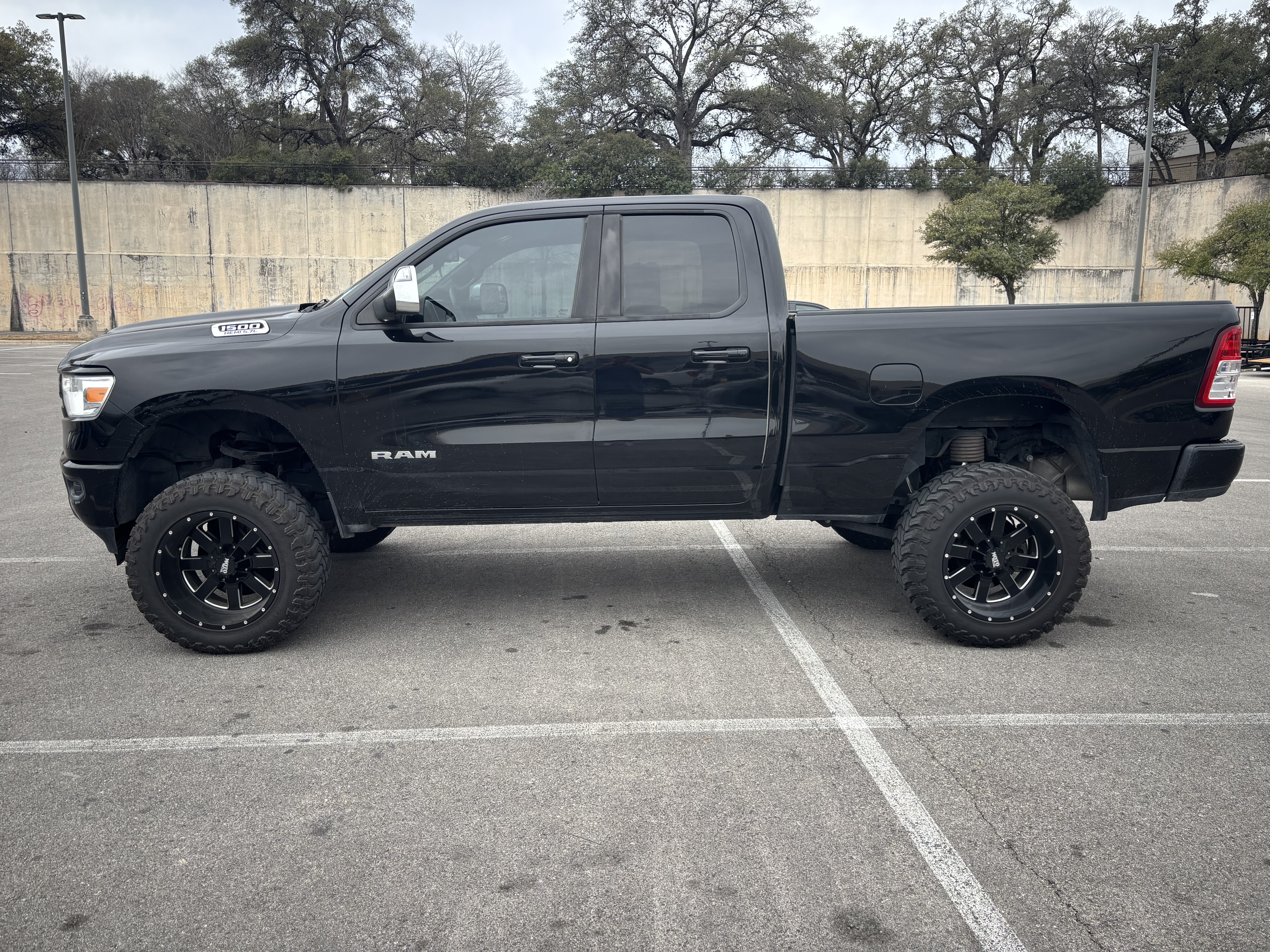 Used 2019 RAM 1500 Big Horn RWD image 1