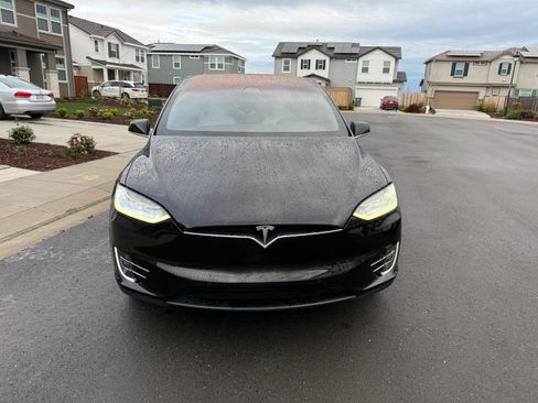 Used 2018 Tesla Model X 75D image 5