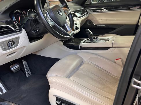 Used 2017 BMW 750i RWD image 19