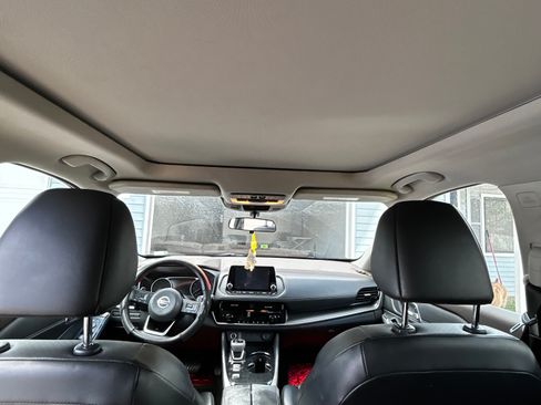 Used 2021 Nissan Rogue SV w/ Premium Package FWD image 1