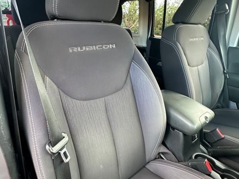 Used 2013 Jeep Wrangler Unlimited Rubicon w/ Connectivity Group AWD/4WD image 27