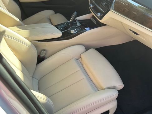 Used 2020 BMW 530i w/ Convenience Package RWD image 4