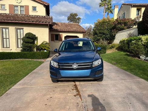 Used 2017 Volkswagen Tiguan S image 3