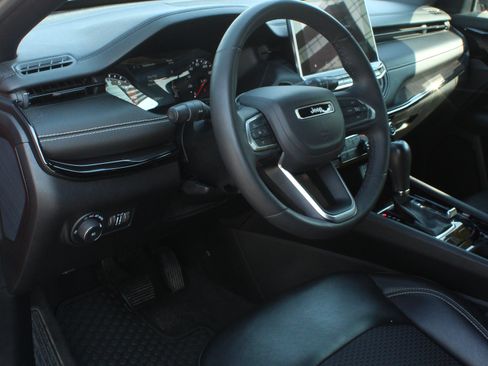 Used 2023 Jeep Compass Latitude w/ Convenience Group AWD/4WD image 14
