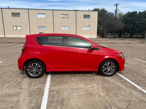 Used 2017 Chevrolet Sonic LT w/ Fun and Sun Package image 2