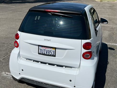 Used 2014 smart fortwo passion w/ Crystal Grey Leather Package image 5