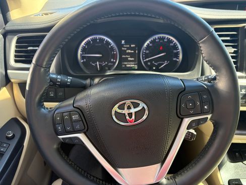 Used 2018 Toyota Highlander Limited Platinum image 1