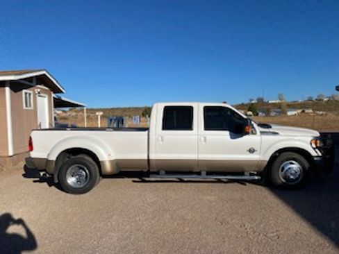 Used 2011 Ford F350 Lariat w/ Lariat Interior Pkg image 2