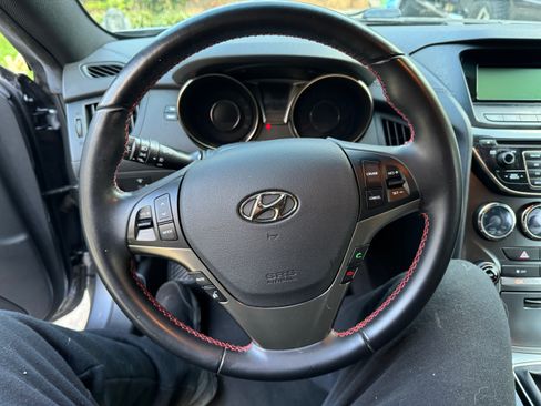 Used 2015 Hyundai Genesis 3.8 image 13