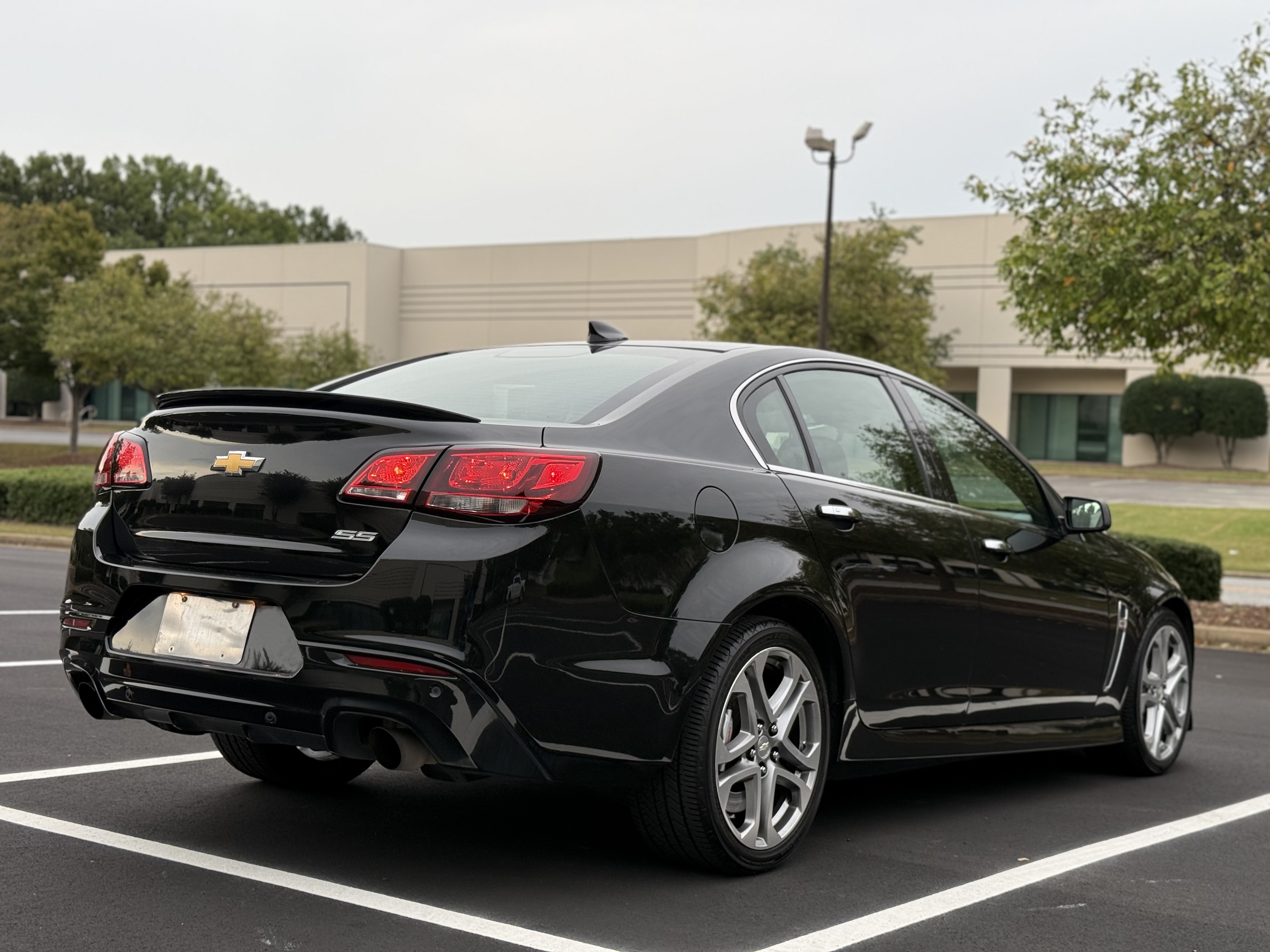Used 2015 Chevrolet SS RWD image 9