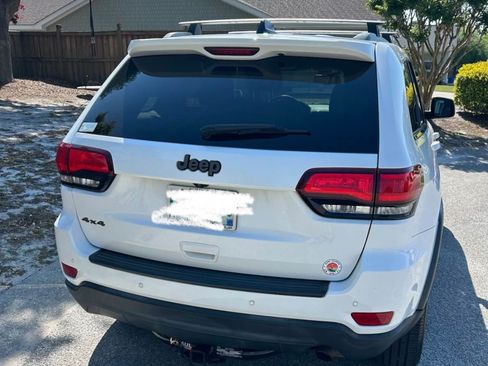 Used 2016 Jeep Grand Cherokee Laredo 75th Anniversary AWD/4WD image 5