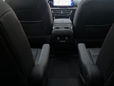 Used 2024 Chevrolet Traverse RS image 20