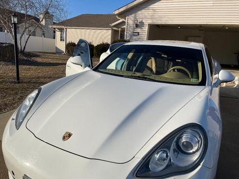 Used 2013 Porsche Panamera S w/ Premium Pkg Plus image 17