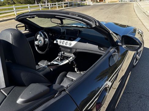 Used 2016 BMW Z4 sDrive28i image 2