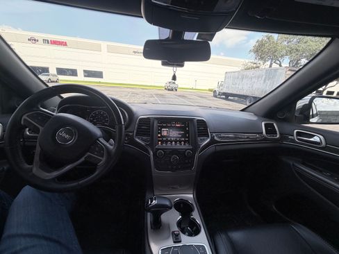 Used 2015 Jeep Grand Cherokee Overland AWD/4WD image 14