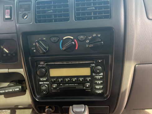 Used 2004 Toyota Tacoma Pickup 2D 6 ft image 10