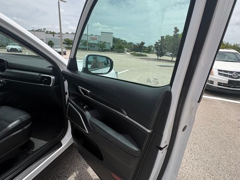 Used 2023 Kia Telluride S FWD image 14