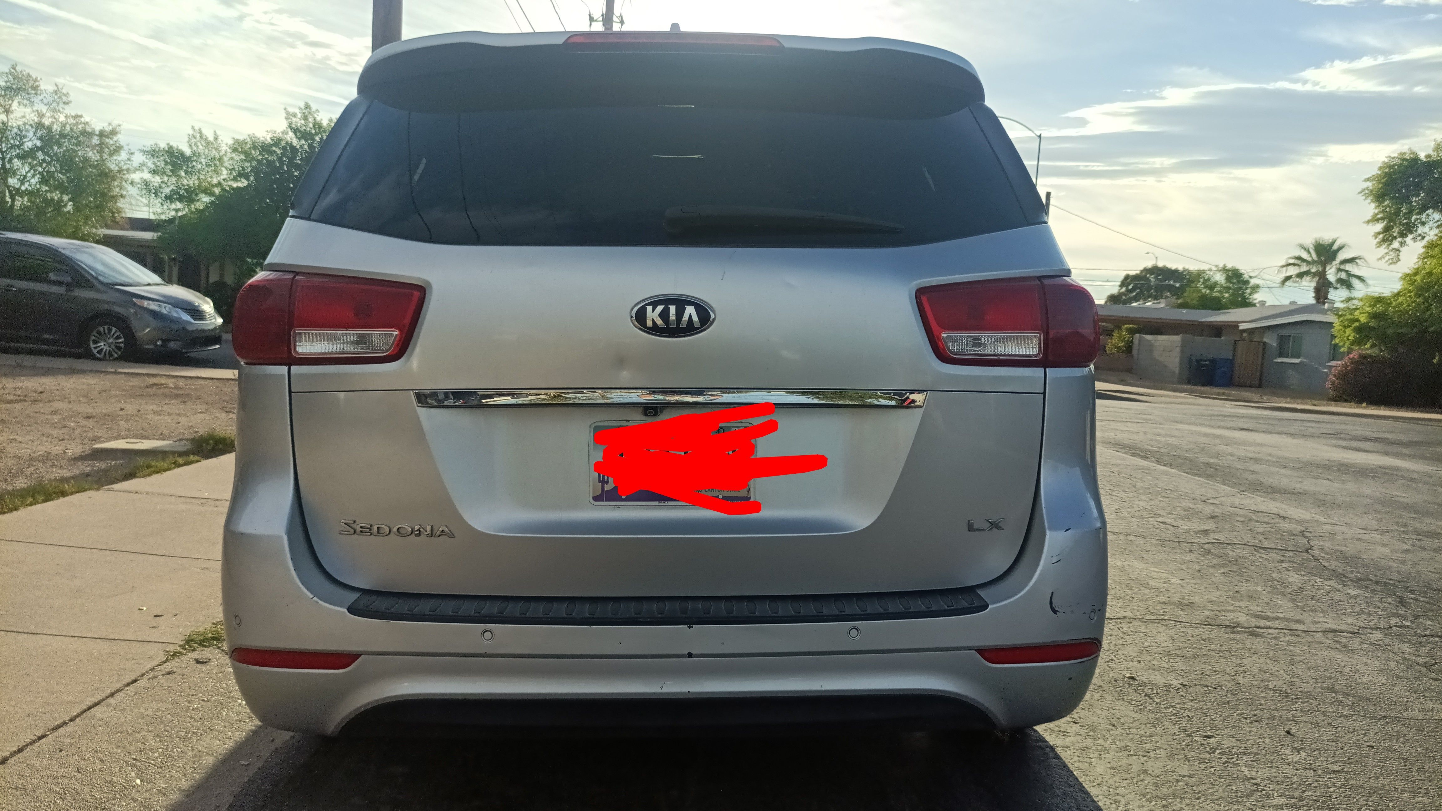 Used 2016 Kia Sedona LX w/ LX Convenience Package FWD image 8