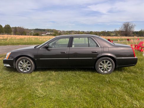 Used 2008 Cadillac DTS FWD image 16