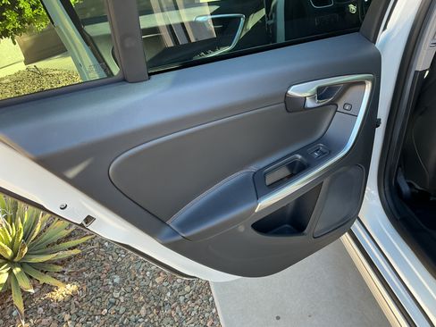 Used 2018 Volvo V60 T5 Cross Country w/ Convenience Package AWD/4WD image 18