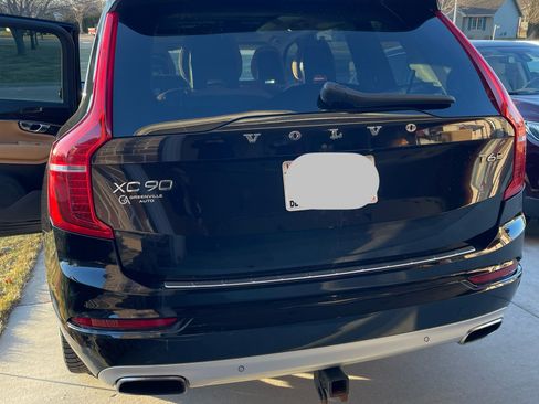 Used 2016 Volvo XC90 T6 Momentum w/ Momentum Plus Package image 4