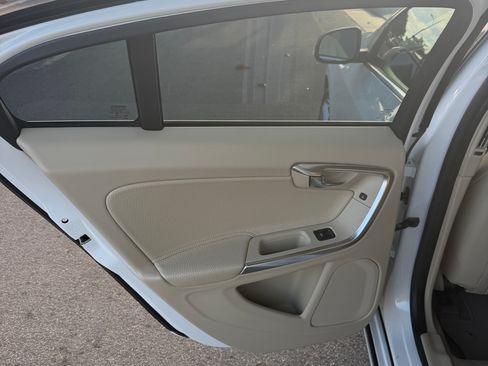 Used 2014 Volvo S60 T5 FWD image 6