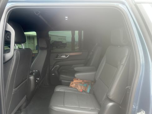 Used 2025 GMC Yukon XL Denali image 2