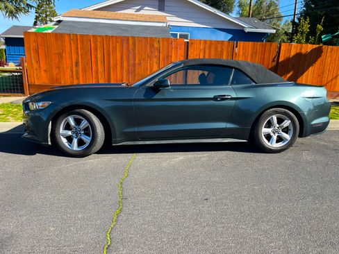 Used 2016 Ford Mustang Convertible image 9