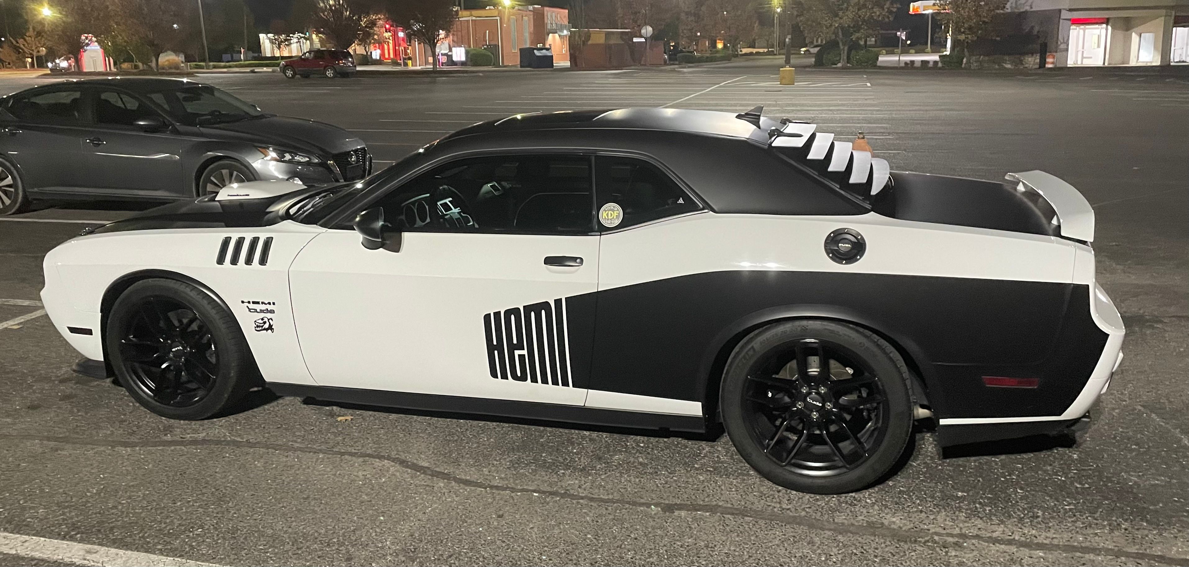 Used 2011 Dodge Challenger R/T RWD image 13