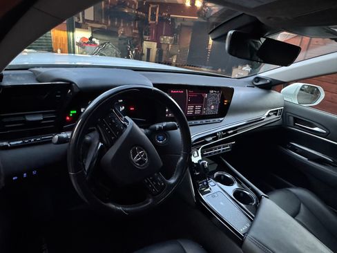 Used 2021 Toyota Mirai w/ Advanced Technology Package image 11