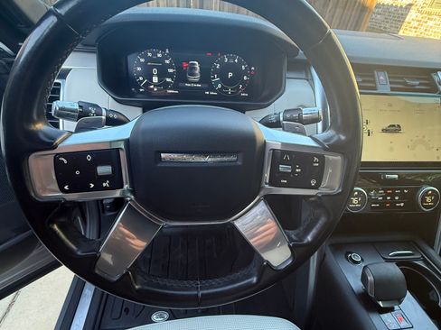 Used 2021 Land Rover Discovery S R-Dynamic image 16