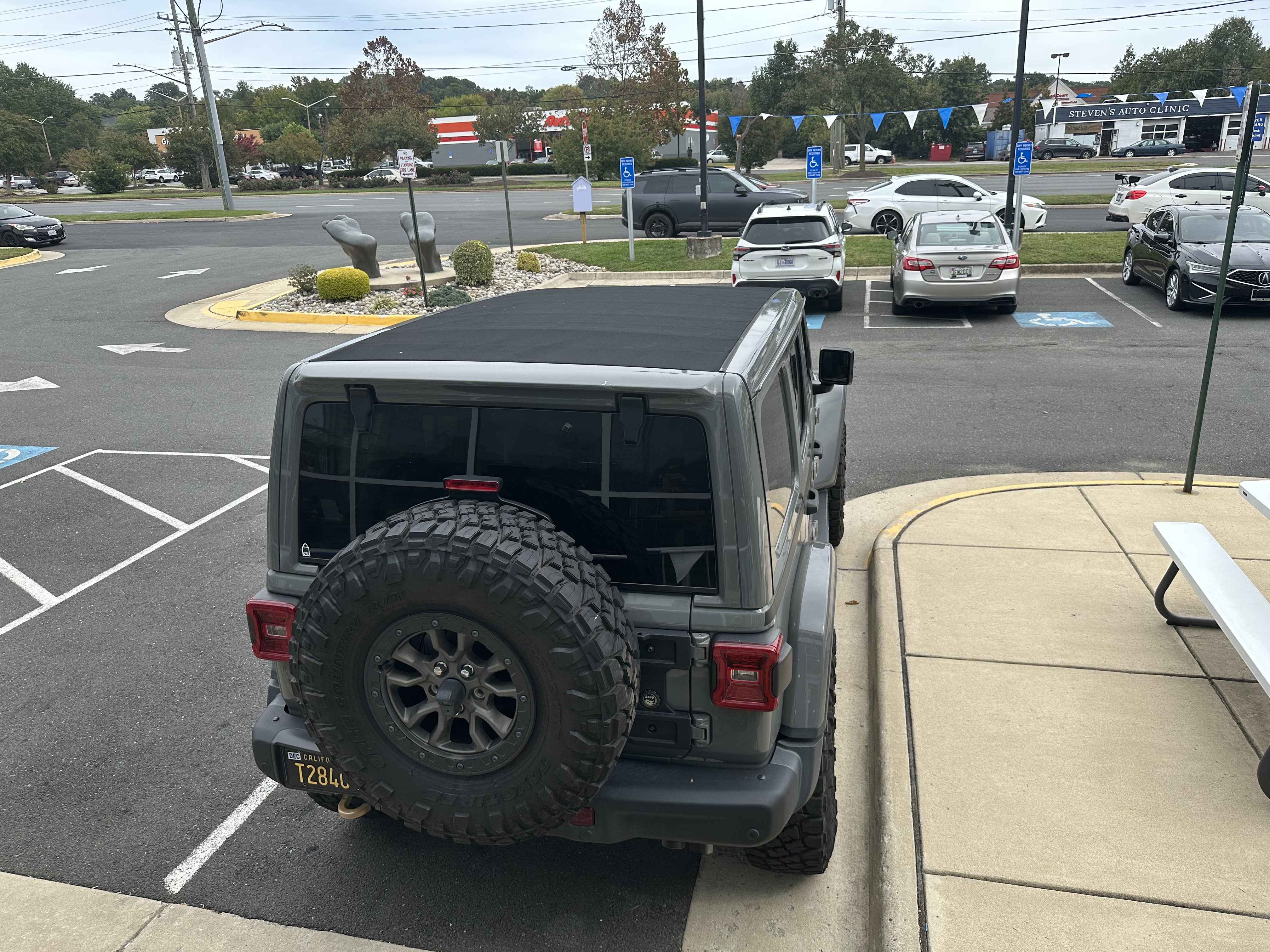 Used 2022 Jeep Wrangler Unlimited Rubicon AWD/4WD image 8