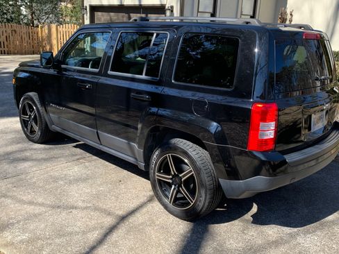 Used 2017 Jeep Patriot Latitude w/ Sun/Sound Group image 5