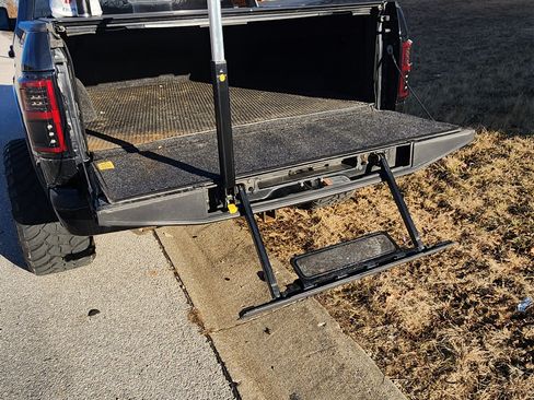 Used 2015 Ford F150 Platinum w/ Equipment Group 701A Luxury image 11