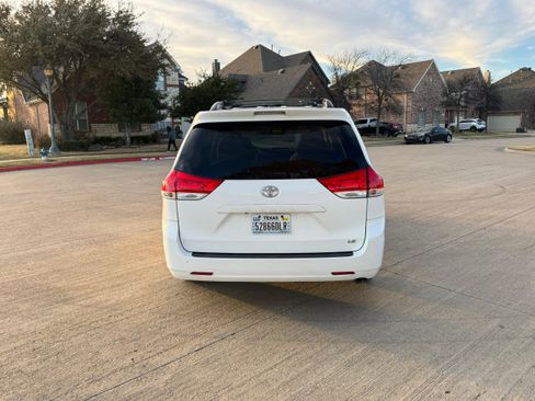 Used 2011 Toyota Sienna LE image 6