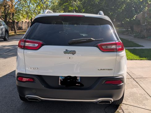 Used 2016 Jeep Cherokee Limited image 2